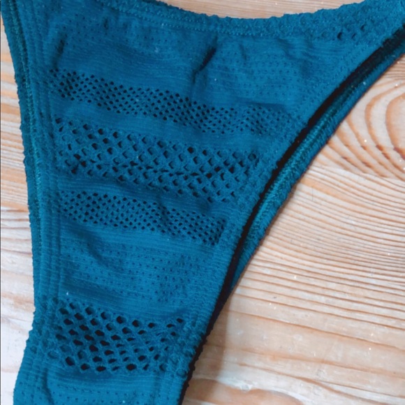 Crochet looking Brazilian bikini bottom - Picture 2 of 3